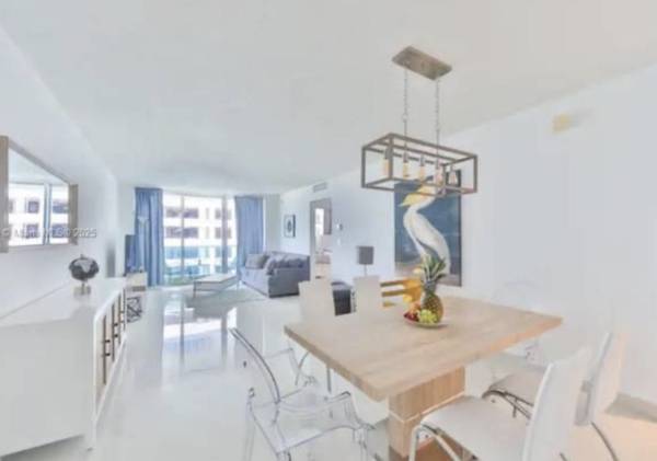$3,600 / 1br - 905ft2 - Make this beautiful waterfront condo HOME, Excellent location (hollywood beach)63825137879041124