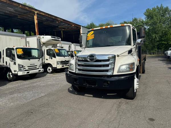 Camión Plataforma 2015 Hino 268 con Elevador de Carga 97,952 Millas-boston/cambridge/br - $24,999 (Staten Island)63615730534787120