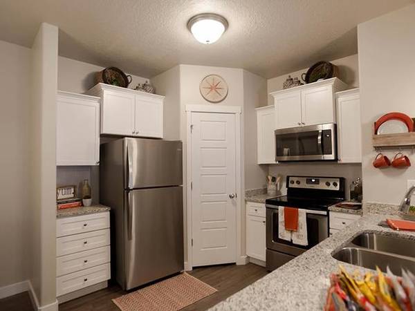 $1,764 / 2 habitaciones - 1094 pies cuadrados - Techos de 9 pies o abovedados, Sala de vapor 24 horas, Planos de piso espaciosos (12883 S Brundisi Way Herriman, UT 84096)63671024743425124