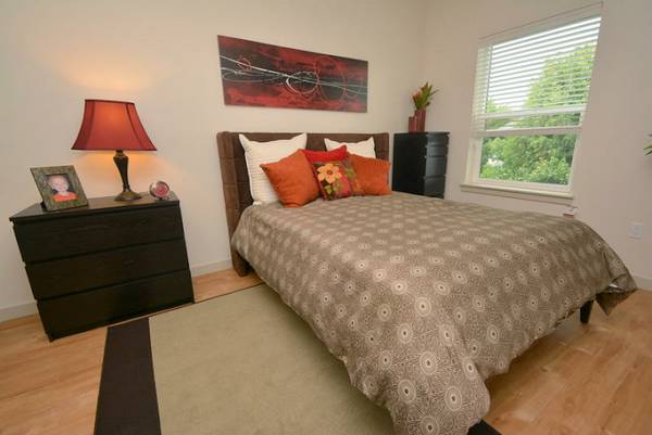 $1,550 / 1br - You Can Stop Looking Now! You've Found Your New Home Here @ Daveneaux! (NE Portland, NE Couch, Laurelhurst, Buckman)63914972456707124