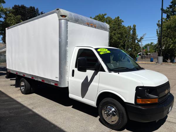 2014 CHEVY EXPRESS 3500HD 158K KM 16 PIES CAJA BLANCA CORTADA EN VENTA - $16,800 (PORTLAND, OREGÓN)63475834135425122
