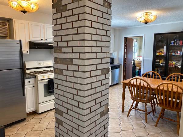 $900 / 4br - 100ft2 - Room in friendly 4BR near Davis and Green Line (Davis Square - Ball Square - Tufts)63828557968259124