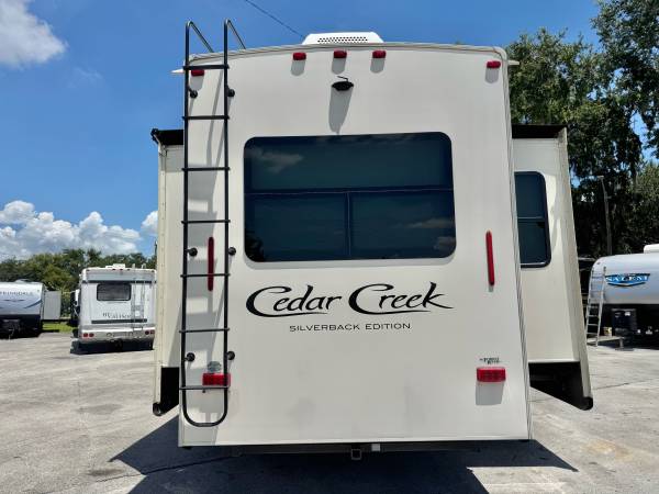 2020 Cedar Creek Silverback Series M-31IK - $39,900 (Ocala)63438506813315122