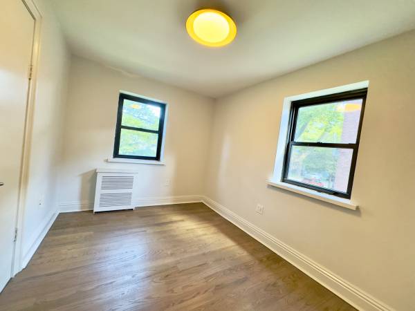 $3,395 / 3br - 1000ft2 - Renovated 3 bedrooms apartment.(NO BROKER FEE) (Bayside)63945363196035123