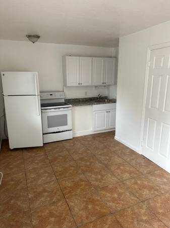 $1,250 / 1br - 1 Bedroom with Easy Move In and Full Month Free; Read Below (Pompano Beach)63983675552130120