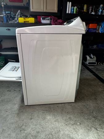 2023 whirlpool 7cft electric dryer. 1