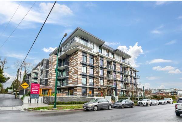1 Bed +1den + 1 bath concrete condo for rent 1