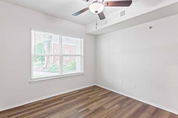 $2,005 / 1br - 788ft2 - Mini Blinds, Picnic Area, All-electric Kitchen (4201 Jefferson Oaks Cir, Fairfax, VA)63896507742467124