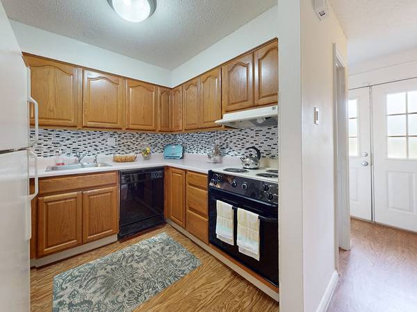 1 2/bd, Basketball Court, Racquetball Court 1