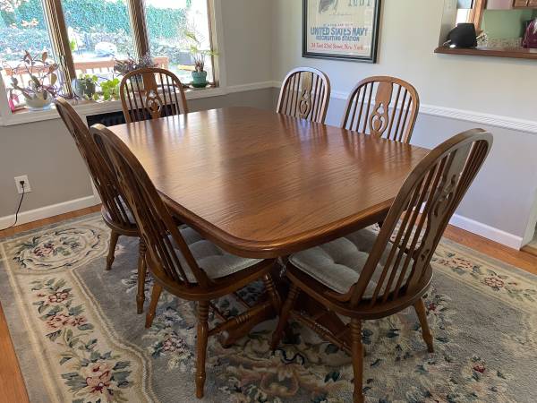Oak dining room table 1