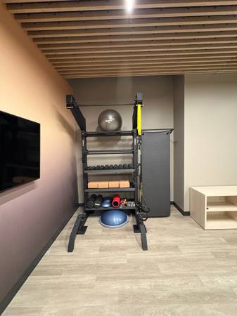 $2,458 / 1br - 1133ft2 - 1 Dormitorio 1.5 Baños + Despacho Lofted Townhome en el Centro! ¡2 Meses de Alquiler Gratis! (Colorado Springs)63687067447171124