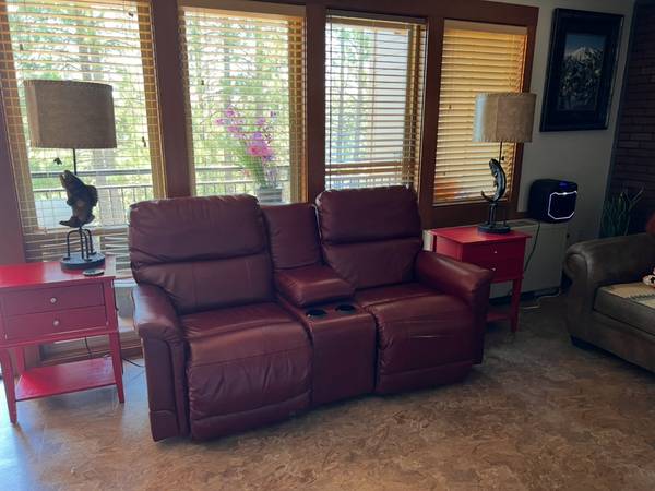 $2,295 / 1br - Very desirable large, furnished delux condo (Bend)63839292263299121