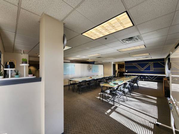 $5,000 / 4240ft2 - Large Office Suite Bluemound Road in Brookfield (Brookfield)64152184993665122