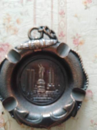 2 New York souvenirs with world trade center(each) collectibles 1