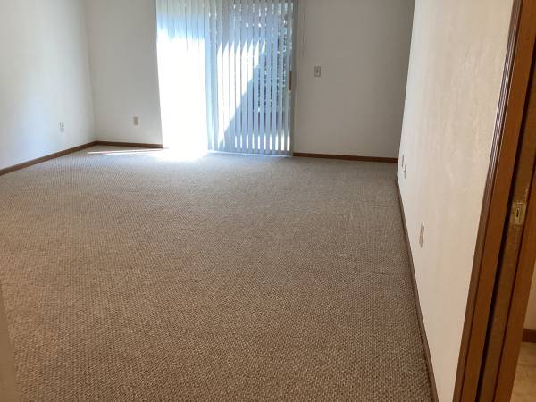 $1,295 / 2br - 1080ft2 - Quiet Setting / Great Location / Ready to move in / Townhouse (Traverse City)64037725236355122