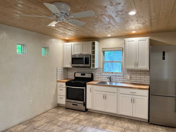 $1,200 / 1br - 500ft2 - Hermosa Casita en la Ciudad (Taos)63659797912707123