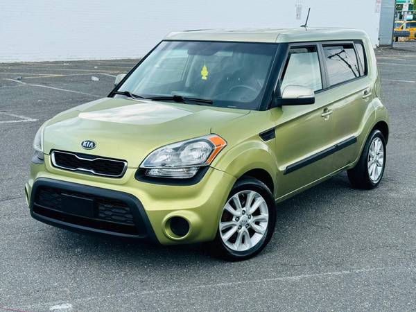 2012 Kia Soul + w/Camera Clean CarFax 35 Records - $4,000 (Brooklyn)63654718501633121