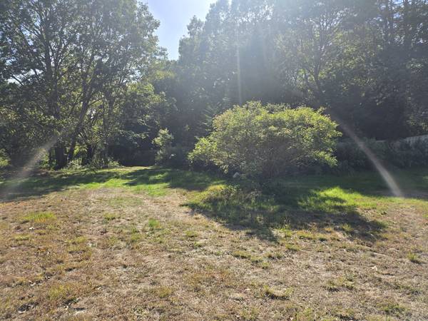 $389,900 / 261359ft2 - 1.72 Acres in Westerly off of Langworthy Road, distant Waterviews (Westerly)64194822915457124
