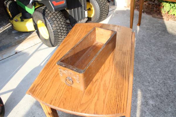 One small sewing table box 1