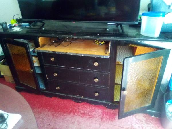 buff et table dresser 1
