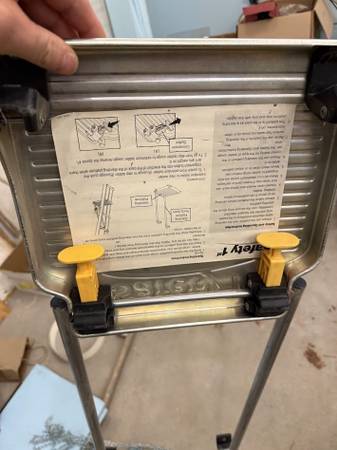 escalera plegable - $10 (GILBERT)63469933630339122