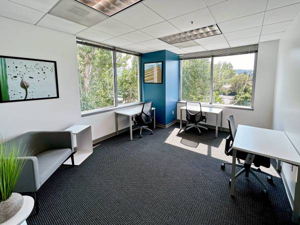 💡Perfect for Startups & Small Teams – Private Office + 1 Month FREE! 1