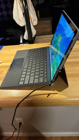 Microsoft Surface pro 7 with i7 256 8 gb ram and Windows 11 Pro 1