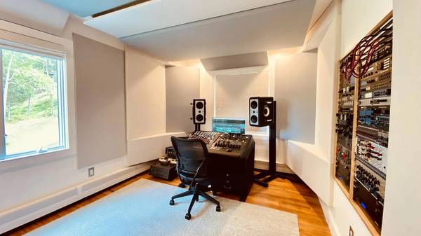 Sterling Modular Plan A/ Uno Recording & Mastering Desk 1
