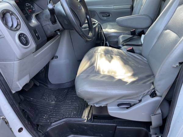 2010 Ford E-450 15-ft - Photo 6