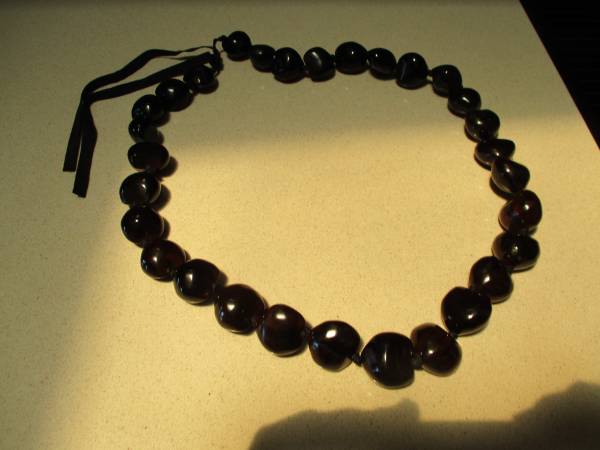 Kukui bead necklace 1