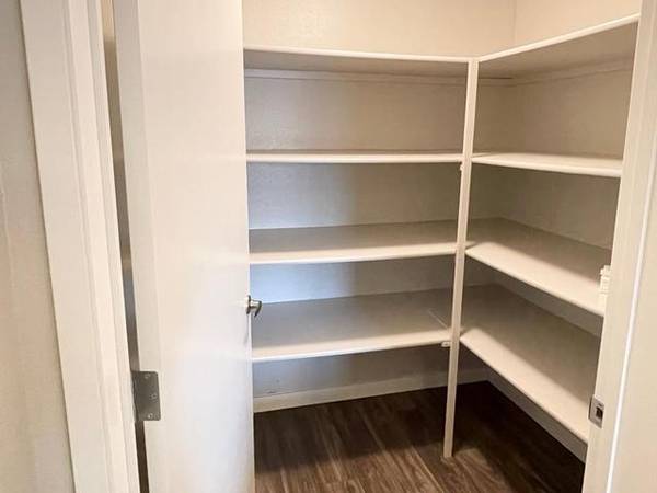 $2,600 / 2br - 1160ft2 - Newly Remodeled, Gas Fireplaces, Online Payments, Downtown Location (Puyallup/Sumner)63688514430595123