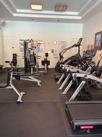 $2,800 / 1br - 773ft2 - Parkwoods Gated Community – New Paint & Carpet - $2,800.00 Per Month (oakland rockridge / claremont)64049799865090121