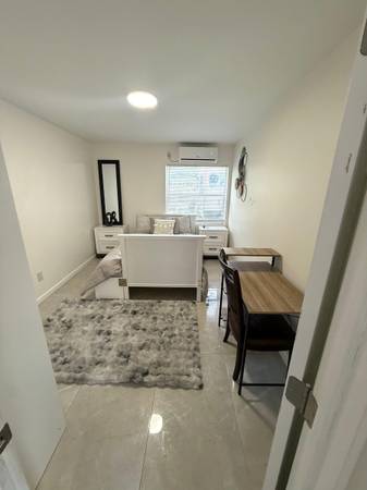 $895 / 1br - Beautiful Clean Private Room For Rent! (Fort Lauderdale)63379639339139121