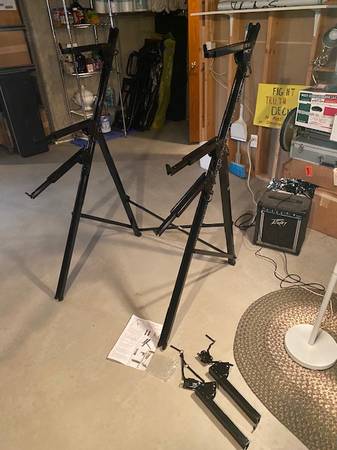 STANDTASTIC MULTI-TIER KEYBOARD STAND (UP TO 4 TIERS) 1