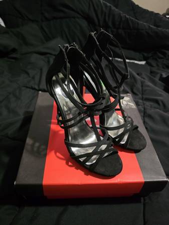 Guess black strappy heels 1