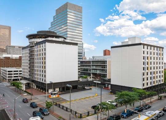 $1,220 / 384ft2 - Studio/1B, Community Laundry Room, Emerson Social Lounge (301 W Lombard St , Baltimore, MD)63694984007809122