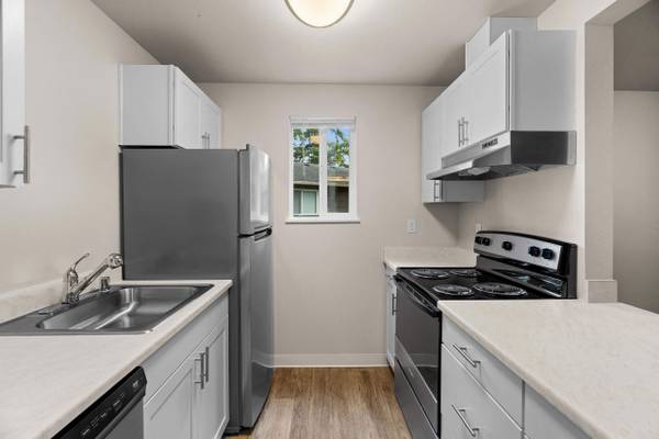 $1,715 / 2br - 776ft2 - Patios/Decks exteriores, Alfombras, Lavadora/Secadora (10821 108th Avenue Southwest, Lakewood, WA)63659549409665124