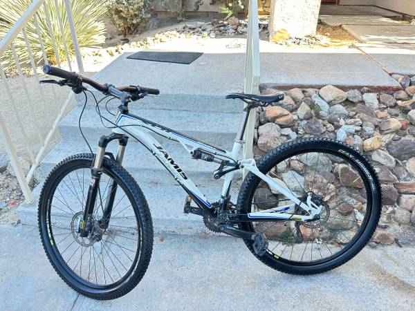 2010 Jamis 29" Mountain Bike 1