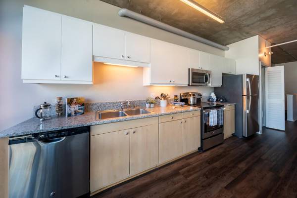 $2,698 / 2br - 852ft2 - Amazing Location, High Ceilings, Valet Trash Pickup (Downtown, East Village, Gaslamp)63866049857921120