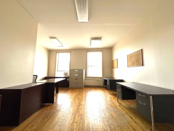 $800 / 290ft2 - OFFICE SPACE / ARTIST WORK SPACE, STUDIO  4554 #305 B (Uptown)63960013984258120