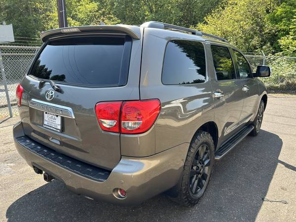 2014 Toyota Sequoia Limited 4WD --Cuero, completamente equipado, título limpio-- - $26,995 (kirkland)63613978744833124