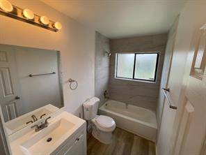 $1,800 / 2br - TOTALLY UPDATED 2ND FLOOR CONDO... NEW KITCHEN/BATHROOMS (CORAL SPRINGS)64001849921538121