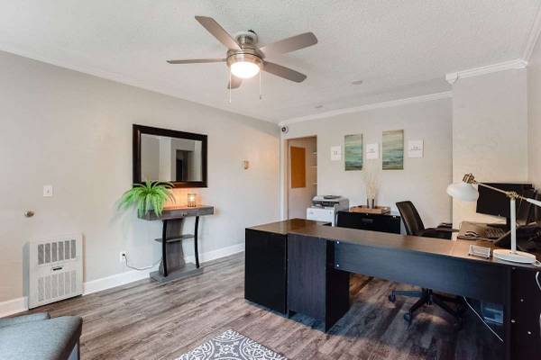 $1,525 / 2br - 1000ft2 - On-Site Laundry Facilities, BBQ & Picnic Areas, Air Conditioner (240 Central Ave N, Wayzata, MN)63990379298818121