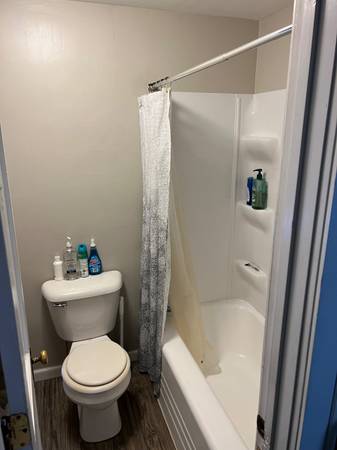 $1,300 / 1br - One Bedroom Single Family Home for Rent (Kenosha County)63774369909249122