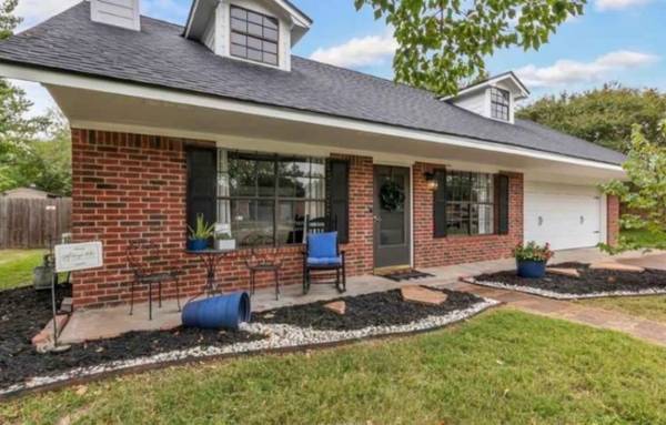 $1,500 / 3br - 1753ft2 - 3 bed 3 bath house available for rent (Bryan)63885125272065120