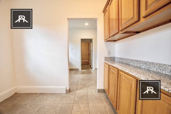 $3,300 / 3br - NEW TO MARKET BEAUTIFUL 3 BEDROOM WITH PARKING! MUST SEE WON'T LAST (Brighton)63996404187010123