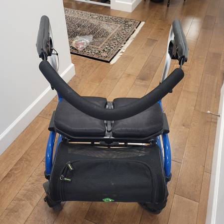 EVOLUTON TRILLIUM ROLLATOR 1