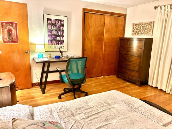 $1,200 / 2br - Habitación en Adosado Compartido...! (Stoneham)63802024847235121