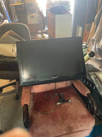 37” Samsung TV 1