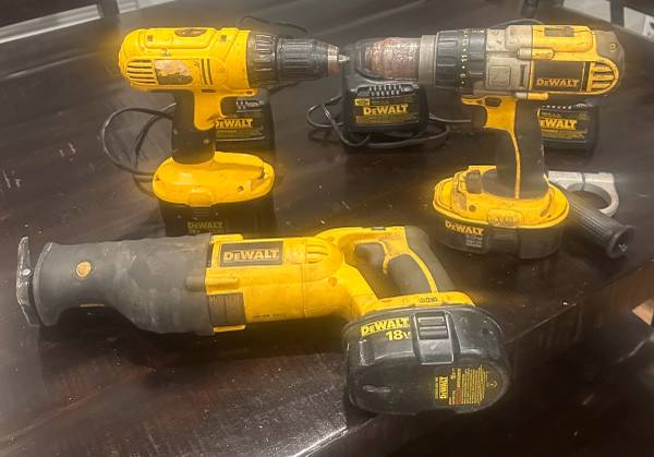 DEWALT DC385 18V Cordless Variable Speed Reciprocating Saw DeWALT DCD940 XRP 18V 1